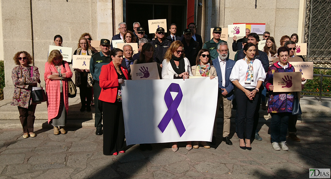 Minuto de silencio en la Delegación del Gobierno por un nuevo caso de Violencia de Género