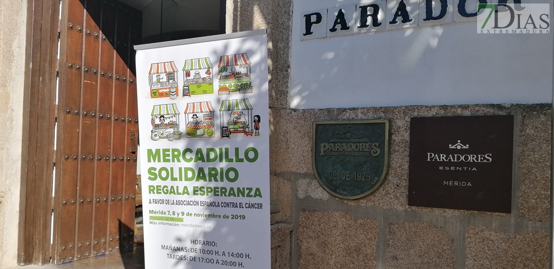 El parador de Mérida acoge el mercadillo solidario con el cáncer