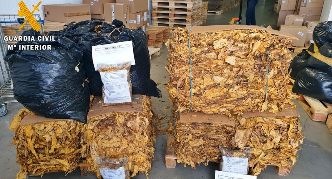 Interceptan una furgoneta de alquiler cargada de tabaco tras darse a la fuga en Badajoz