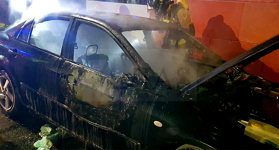 Aparecen otros dos coches ardiendo durante la noche en Badajoz