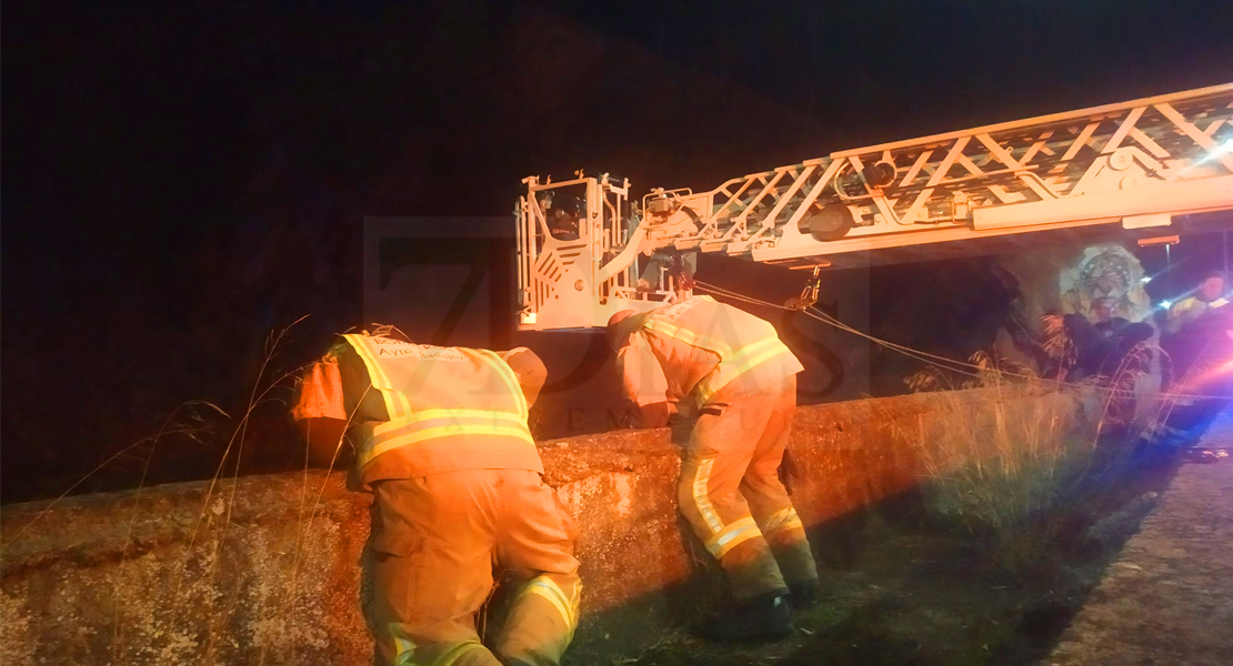 Cae por un terraplén en la carretera de Badajoz-Cáceres