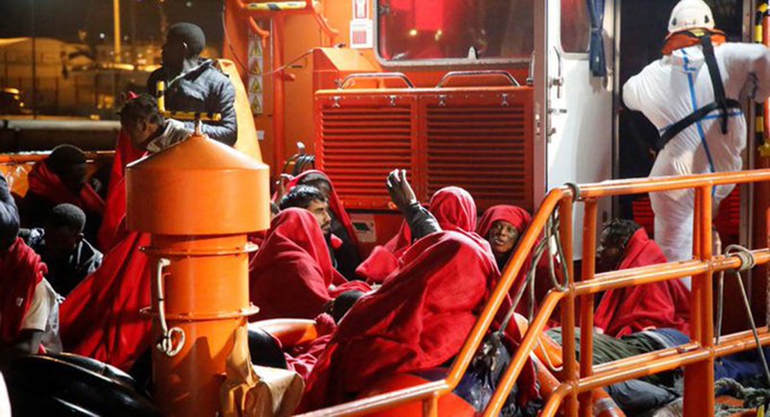 Tres muertos y al menos 10 desaparecidos tras hundirse una patera cerca de Melilla