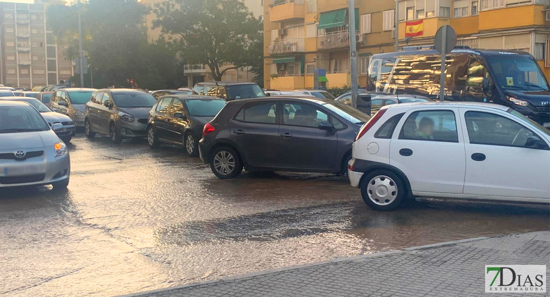 Reventón de cañerías cerca del colegio Piloto Guadiana