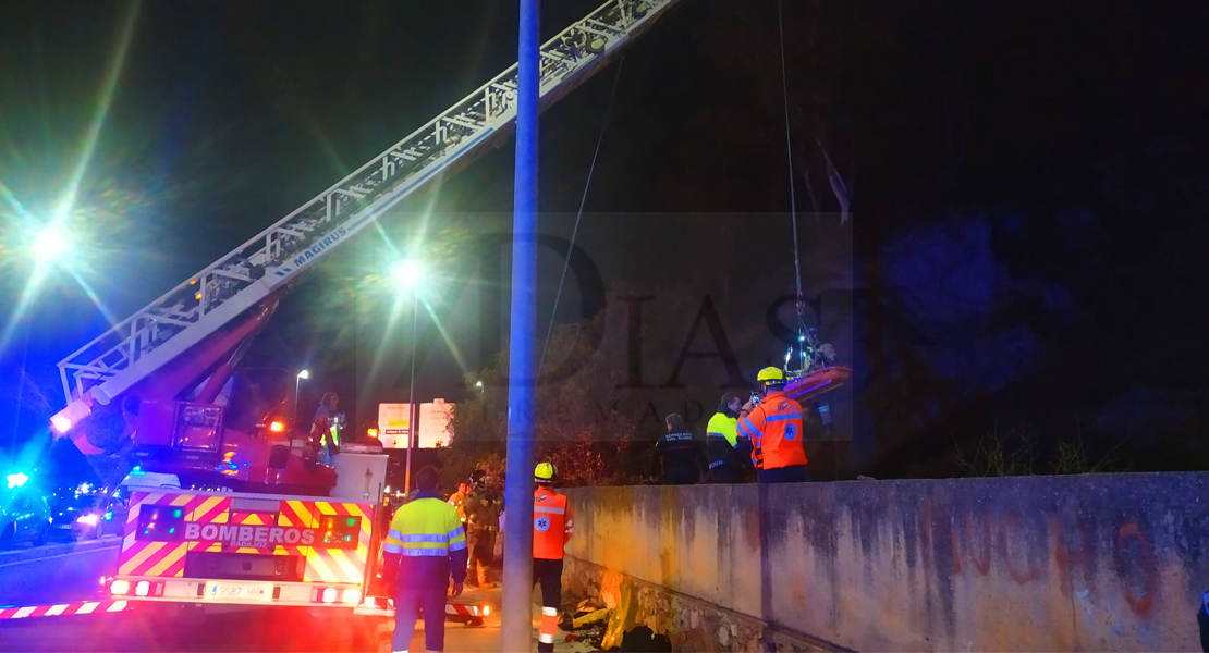 Cae por un terraplén en la carretera de Badajoz-Cáceres