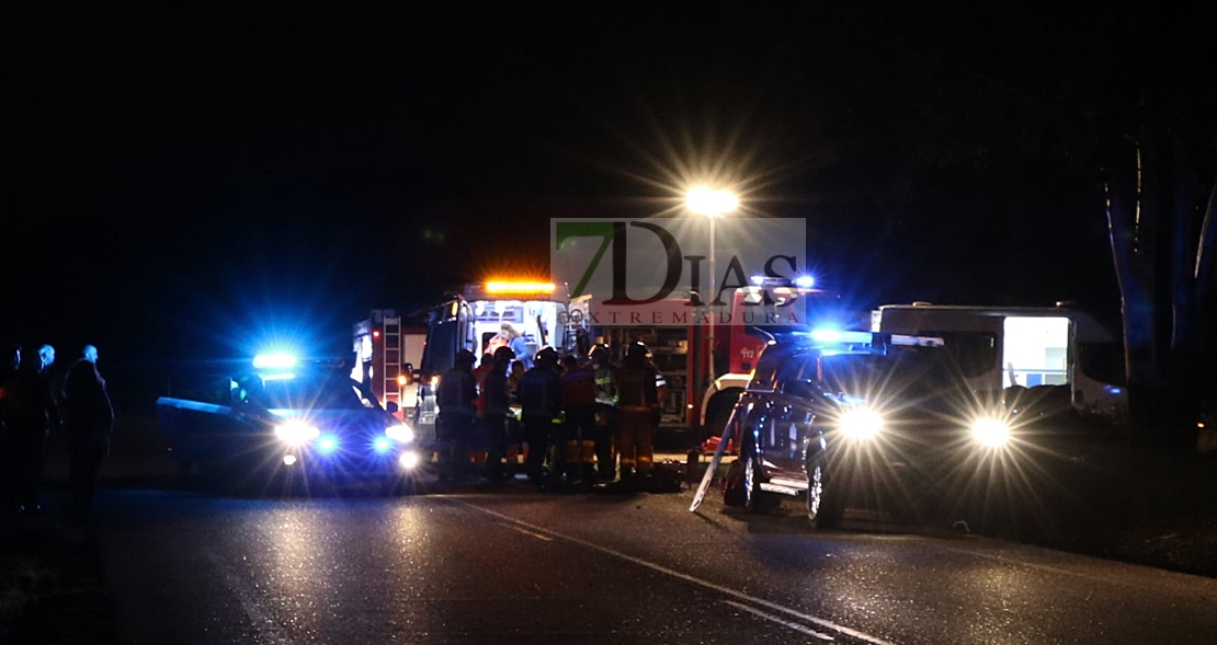 Se accidenta y colisióna contra un árbol en la carretera de la Corte (BA)