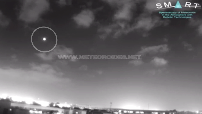 Una bola de fuego procedente de un cometa ilumina el cielo de la provincia de Badajoz