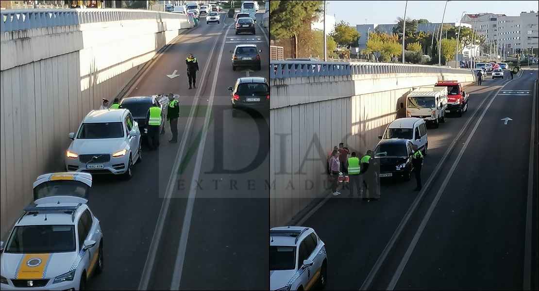 Aparatoso accidente en la Avenida Reina Sofía de Mérida