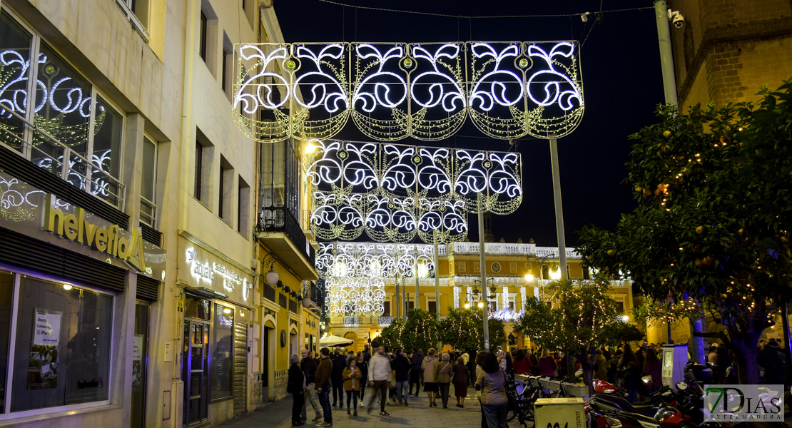 Las luces ya invaden las calles de Badajoz