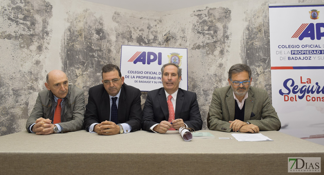 API Badajoz premia a sus miembros más antiguos y da la bienvenida a los nuevos