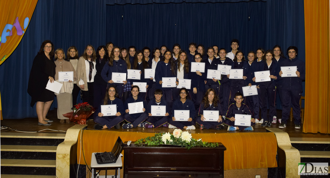 REPOR - Sagrada Familia entrega diplomas como embajador de la UE