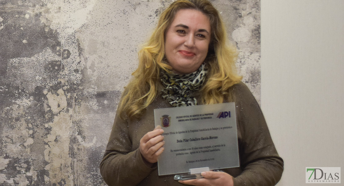 API Badajoz premia a sus miembros más antiguos y da la bienvenida a los nuevos