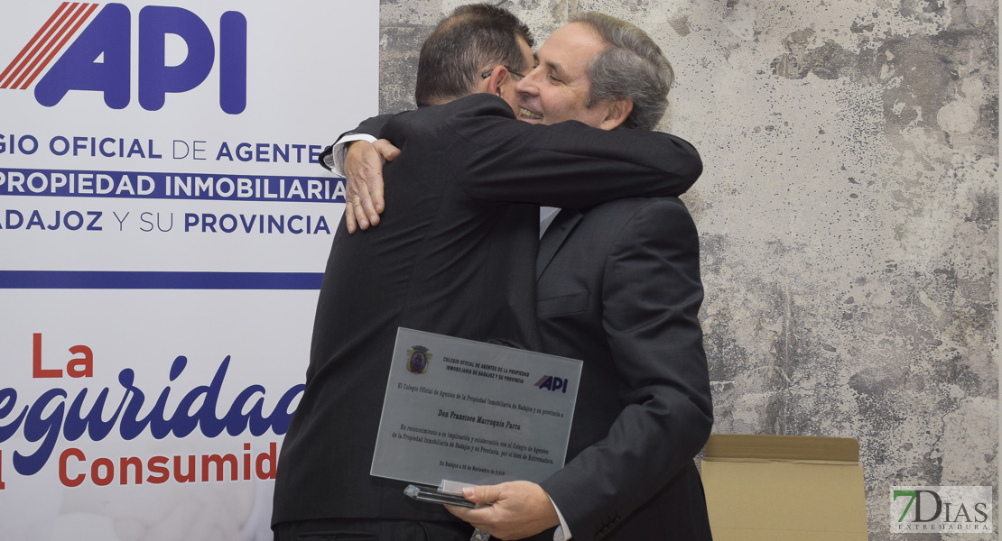 API Badajoz premia a sus miembros más antiguos y da la bienvenida a los nuevos