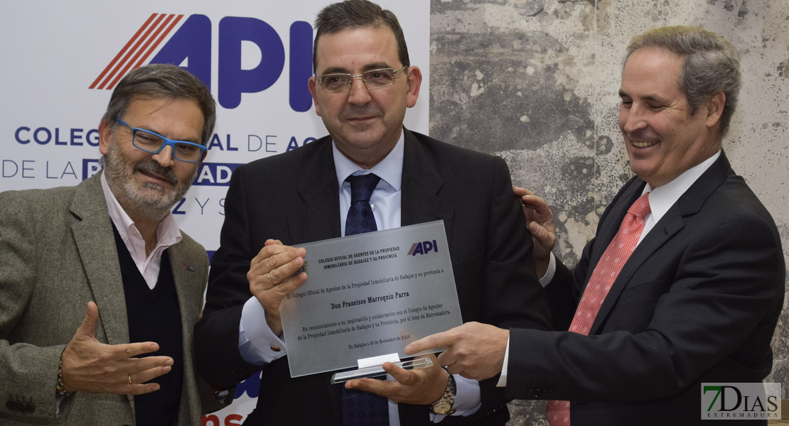 API Badajoz premia a sus miembros más antiguos y da la bienvenida a los nuevos