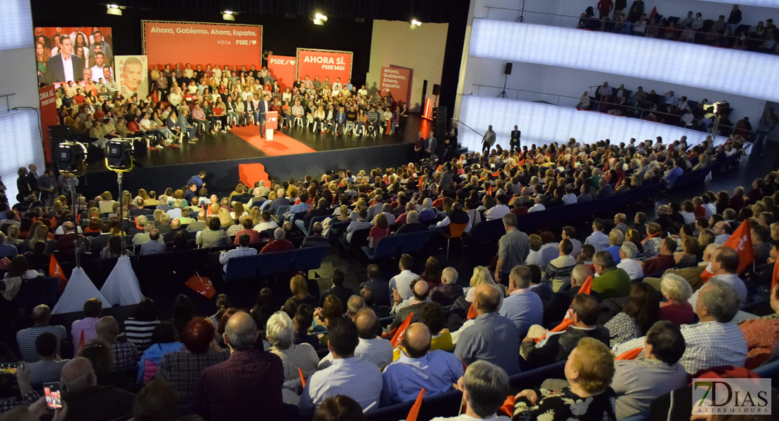 GALERÍA - Pedro Sánchez visita Badajoz