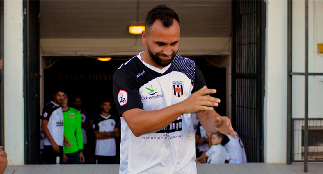 Migue Montes se recupera de la rotura del ligamento cruzado y ya entrena con el Mérida