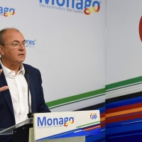 Monago pide a Vara "más reivindicación" y "menos sumisión" a Pedro Sánchez