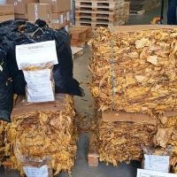 BADAJOZ - Se dan a la fuga en una furgoneta cargada de tabaco ilegal