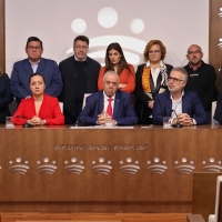 El presidente de la Diputación recibe el respaldo de sus ex diputados