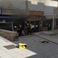 Policía y Bomberos actúan en una deflagración de un estanco en obras en Mérida