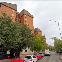 Cuatro personas intoxicadas por gases tóxicos tras un incendio en Cáceres