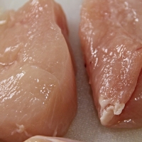 UPA denuncia a DÍA por hundir el precio del pollo