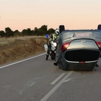 Accidente y vuelco en la carretera EX-202