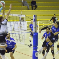 El Pacense Voleibol no puede con uno de los gallos de la competición