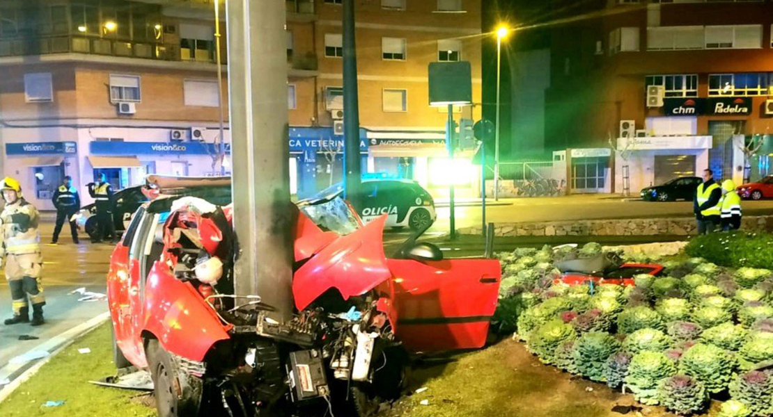 Cinco jóvenes de entre 19 y 21 años sufren un brutal accidente en Murcia