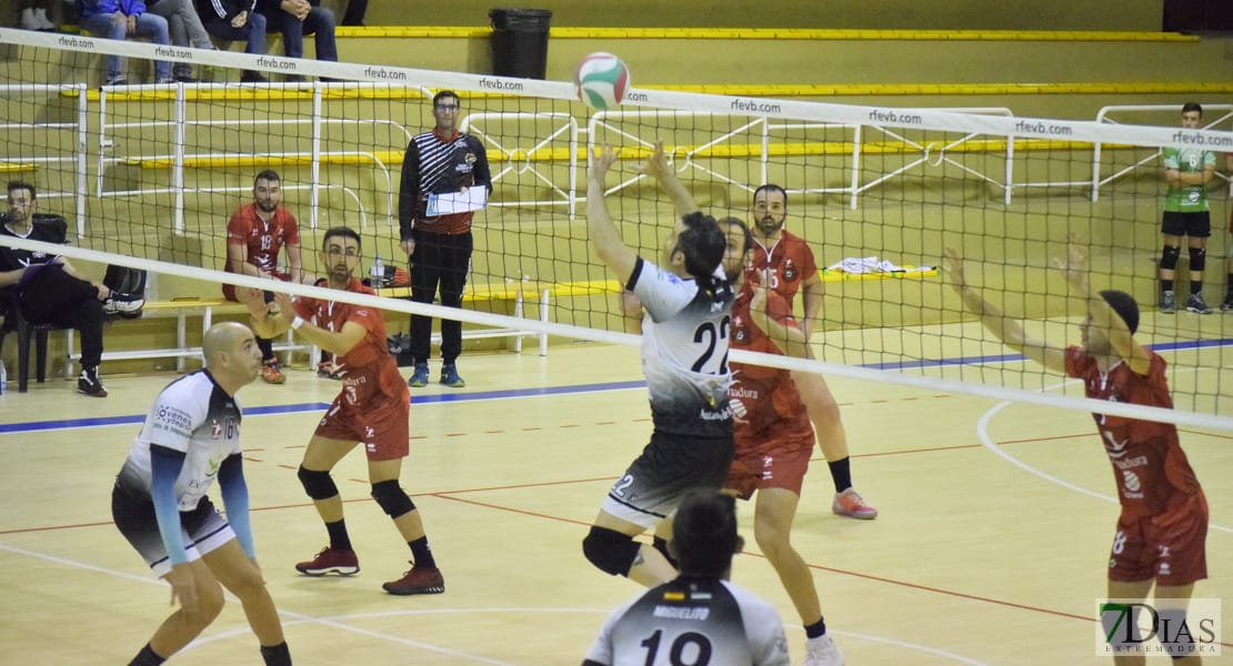 El Pacense Voleibol se impone en un apretado derbi