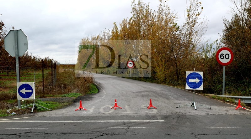 Un vertido en la calzada provoca varias salidas de vía