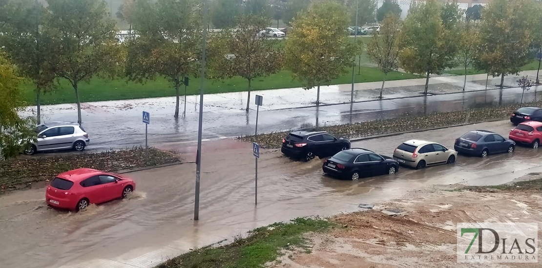 La lluvia provoca problemas en el tráfico en Badajoz