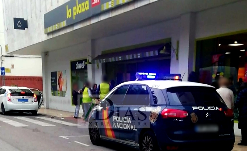 Roban en el Supermercado La Plaza de Día en San Francisco (Badajoz)