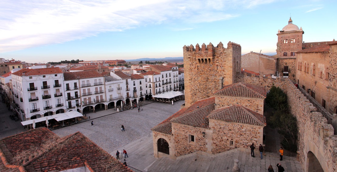 Cáceres aprueba 17 plazas dentro de la Oferta de Empleo Público