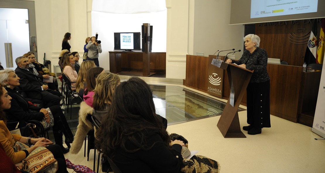 Extremadura cuenta con un directorio para favorecer la presencia de la mujer en los medios de comunicación