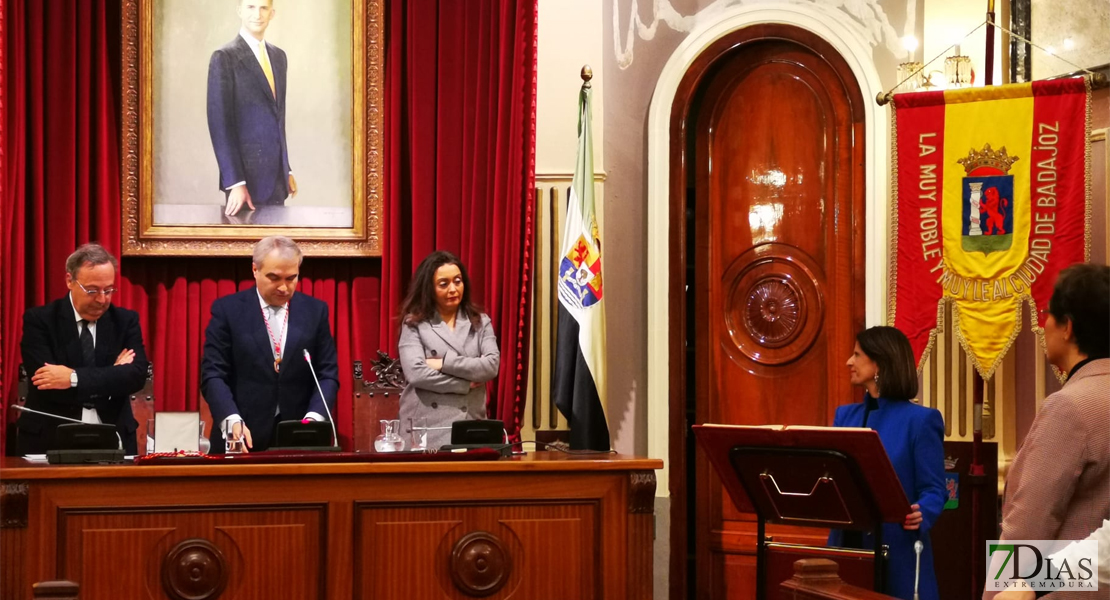 El PSOE pide eliminar los asesores de PP y Vox en Badajoz