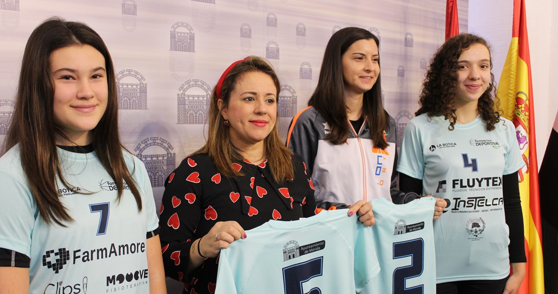 Dos equipos femeninos emeritenses compiten en la Copa de España de Voleibol