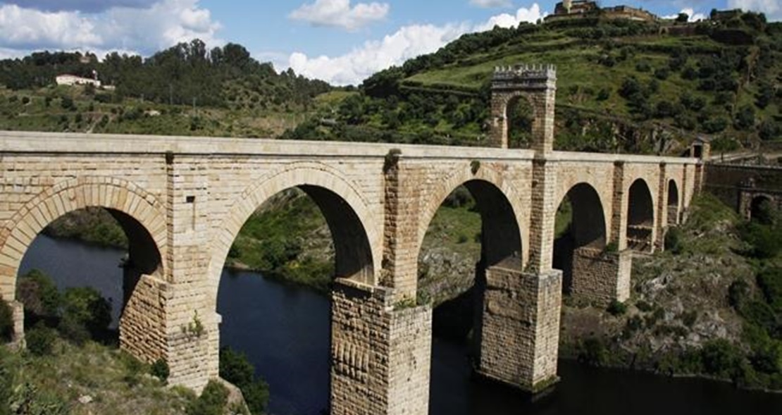 La Asamblea pide que el puente romano de Alcántara sea declarado Patrimonio de la Humanidad
