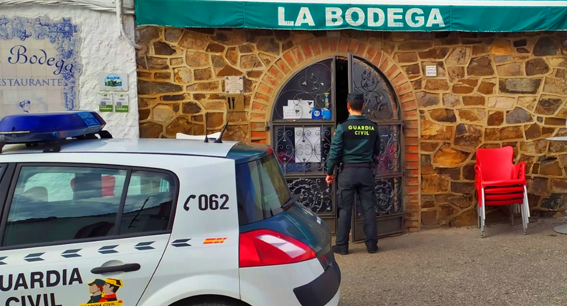Sorprenden a cuatro personas robando en un restaurante de Cheles