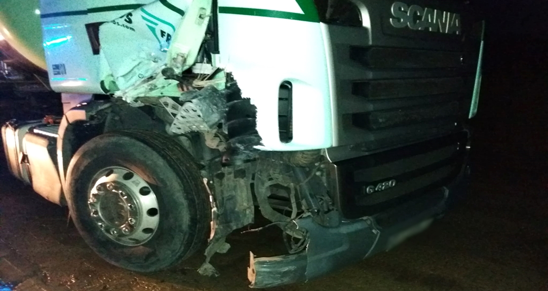 Accidente entre un camión y un coche en la autovía A5