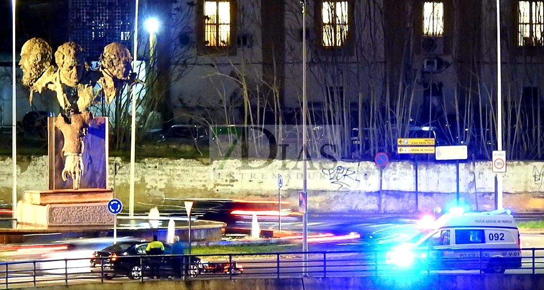 Accidente en la rotonda de ‘Los tres poetas’ (Badajoz)