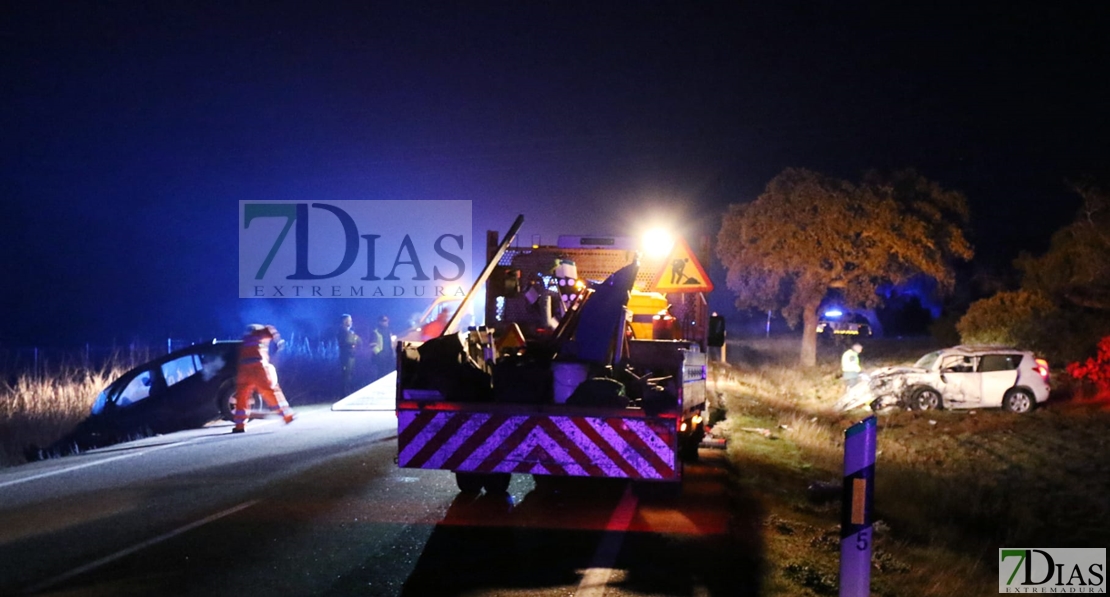 Tres heridos en una colisión en Valdebótoa (Badajoz)
