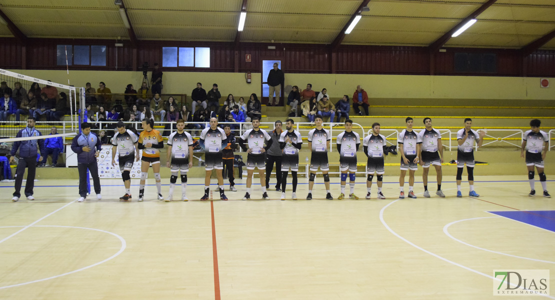 Imágenes del Pacense Voleibol 0 - 3 Cáceres Voleibol