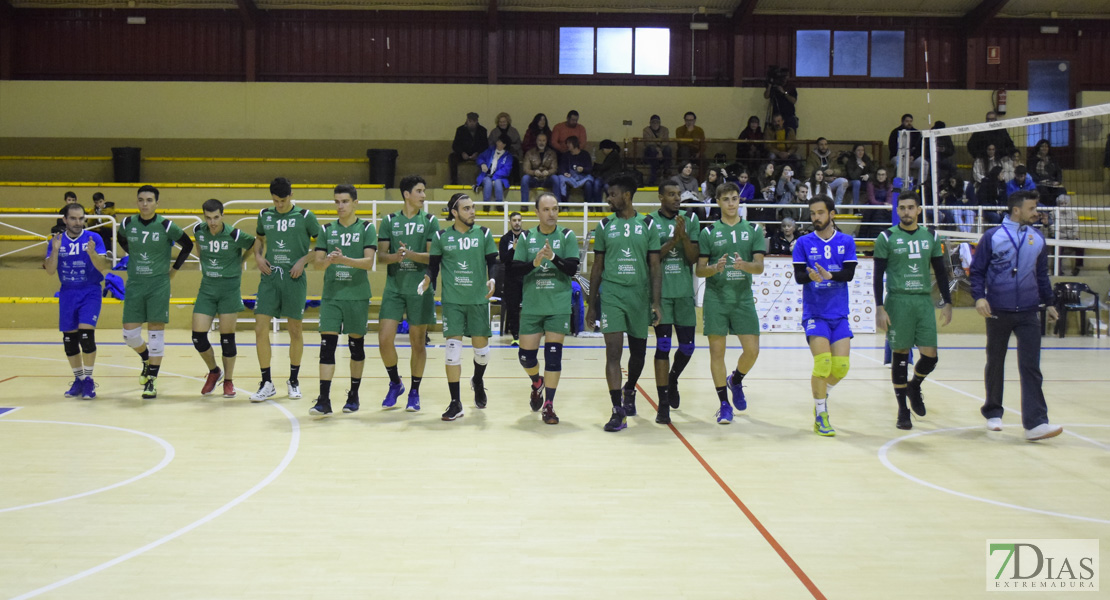 Imágenes del Pacense Voleibol 0 - 3 Cáceres Voleibol