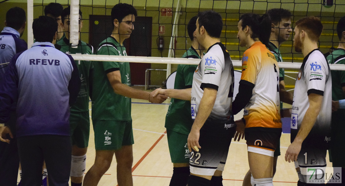 Imágenes del Pacense Voleibol 0 - 3 Cáceres Voleibol