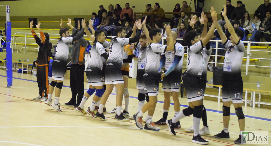 Imágenes del Pacense Voleibol 0 - 3 Cáceres Voleibol