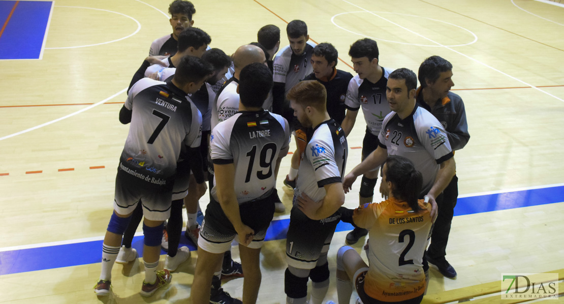 Imágenes del Pacense Voleibol 0 - 3 Cáceres Voleibol