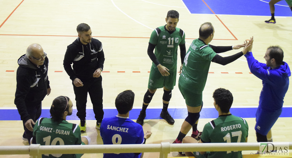 Imágenes del Pacense Voleibol 0 - 3 Cáceres Voleibol