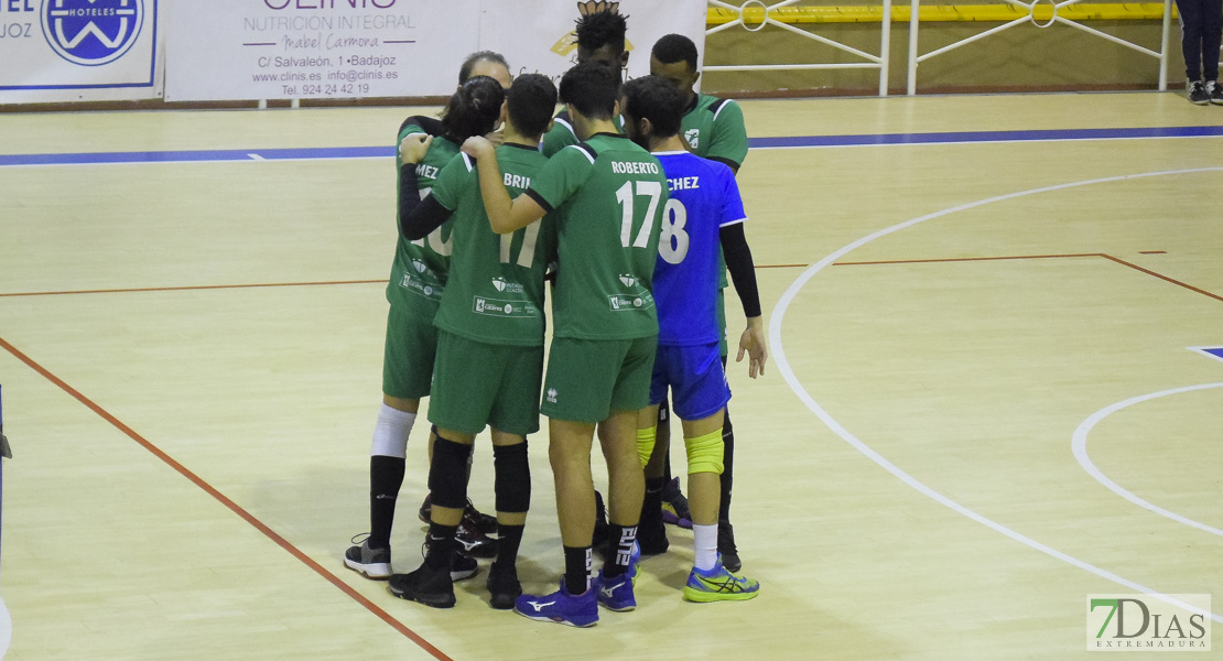 Imágenes del Pacense Voleibol 0 - 3 Cáceres Voleibol