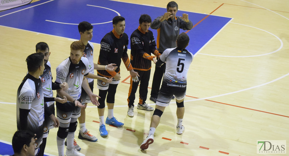 Imágenes del Pacense Voleibol 0 - 3 Cáceres Voleibol