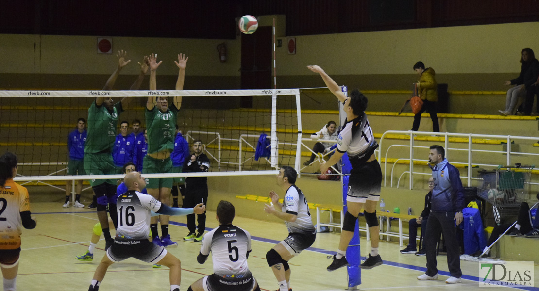 Imágenes del Pacense Voleibol 0 - 3 Cáceres Voleibol